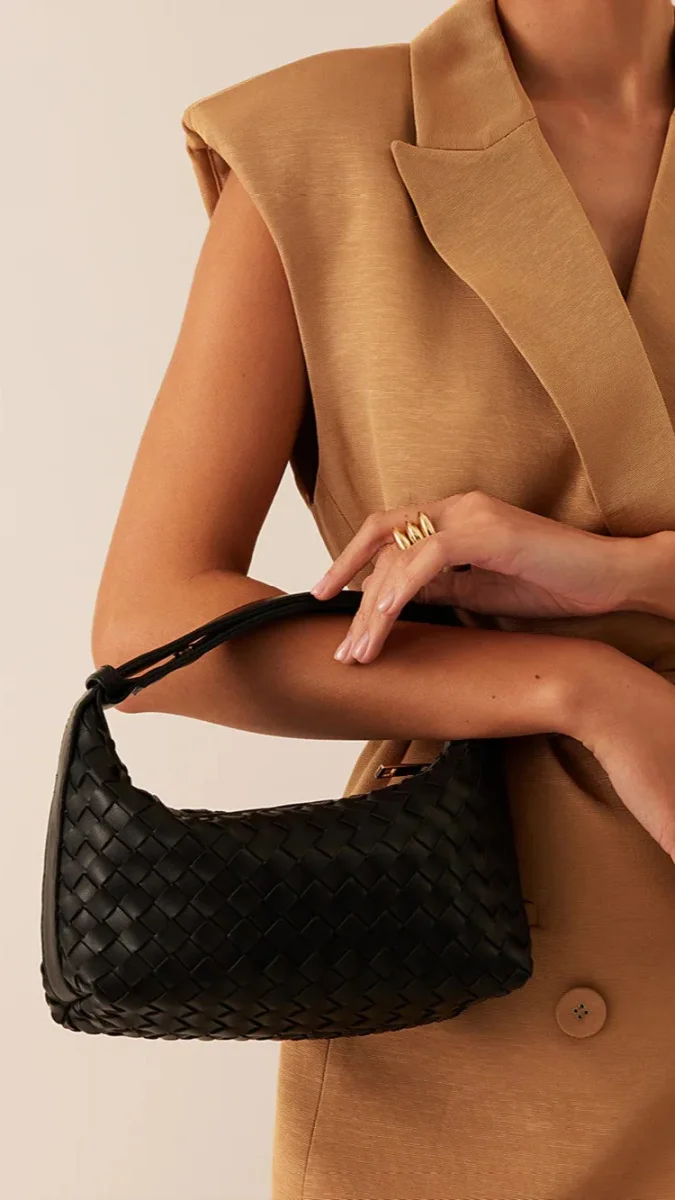 Isabelle Black Shoulder Bag - Image 4