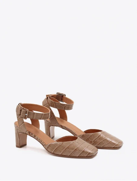 Caroline - Image 5
