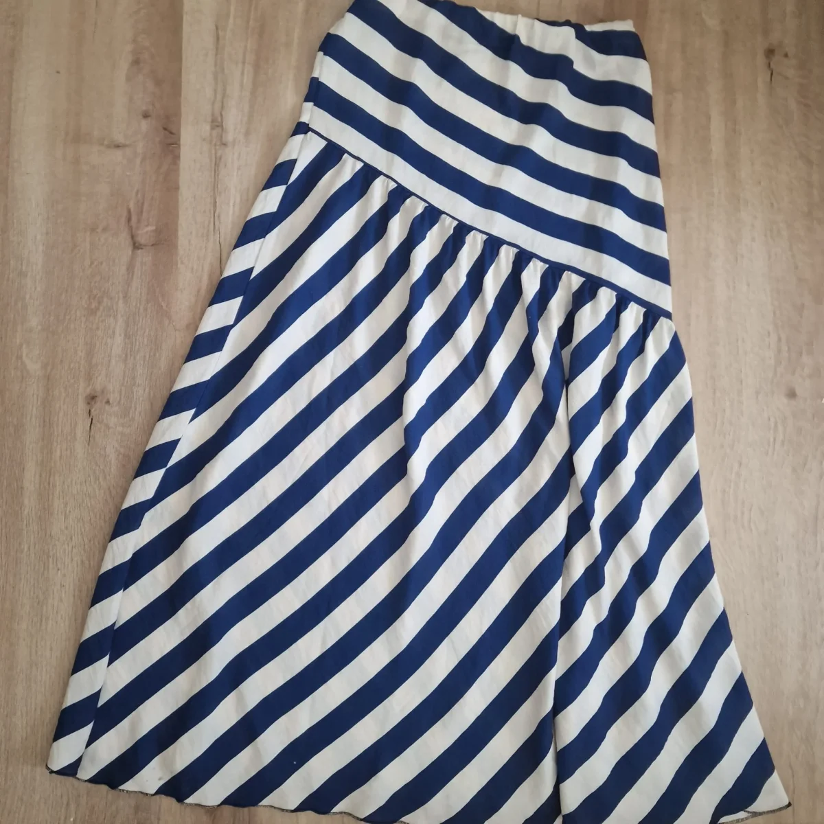 Saia Riscas Azul & Branco - Image 3